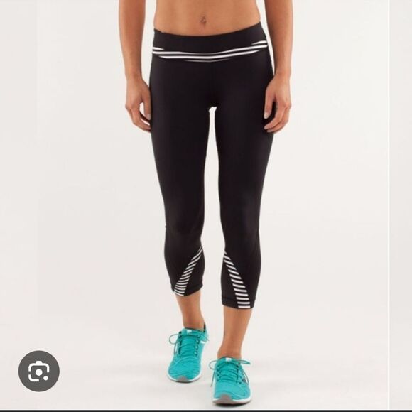 Lululemon Size 6 Pants Cropped Leggings Black Leggings White Stripes - Picture 1 of 8